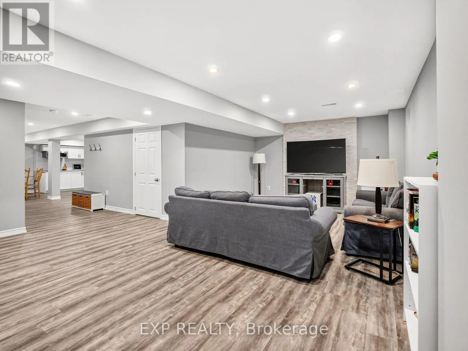 62 ESTHER CRESCENT