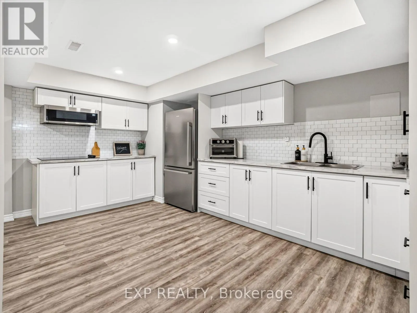 62 ESTHER CRESCENT