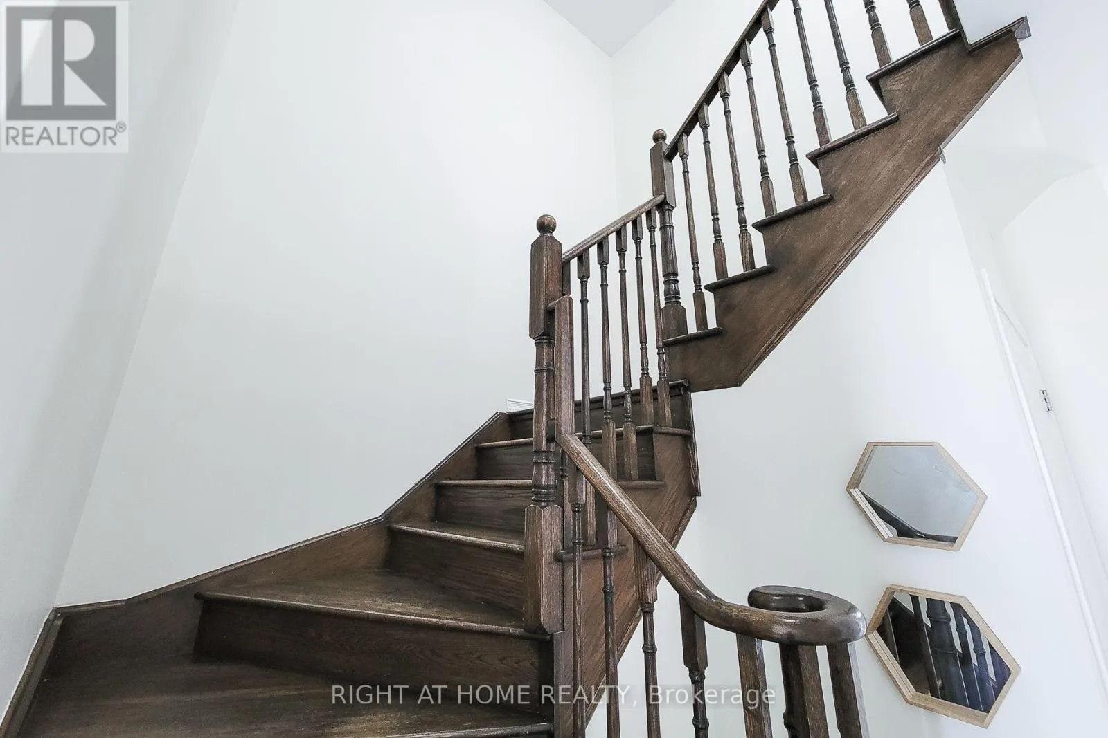 11 ESTHER CRESCENT