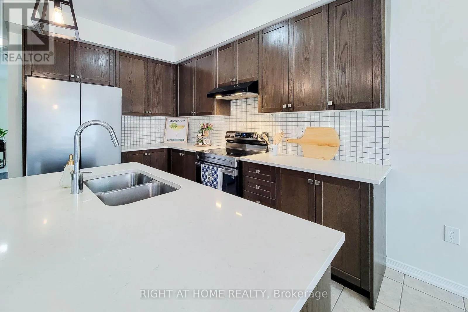 11 ESTHER CRESCENT