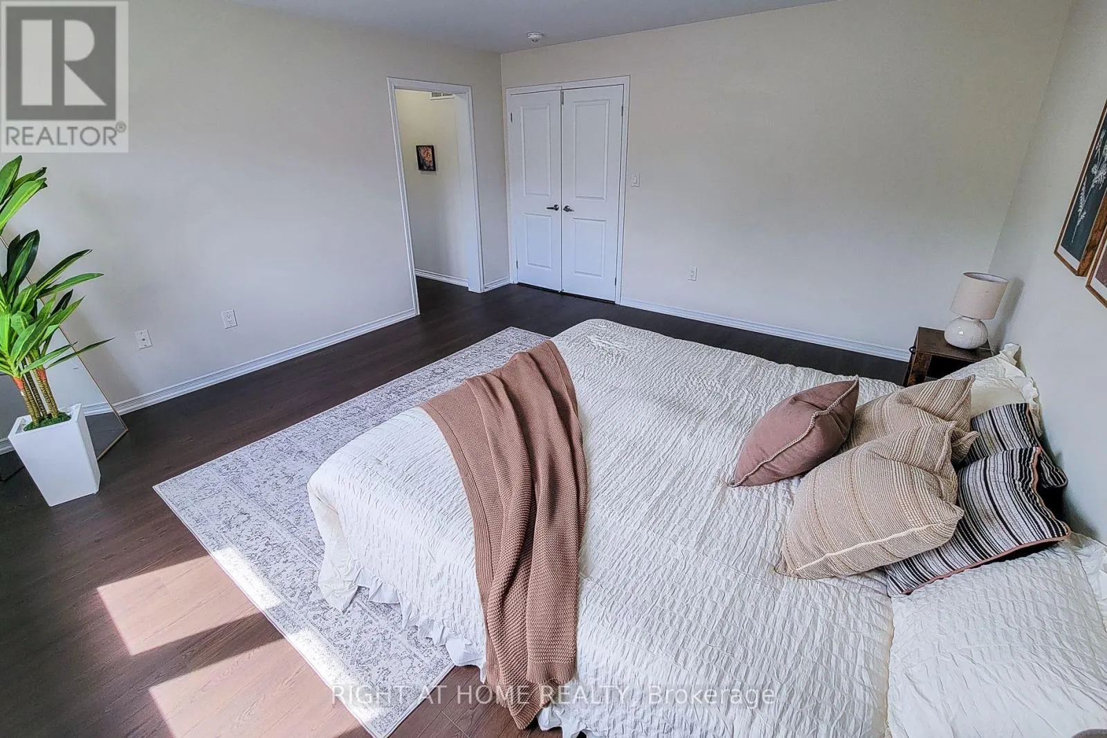 11 ESTHER CRESCENT