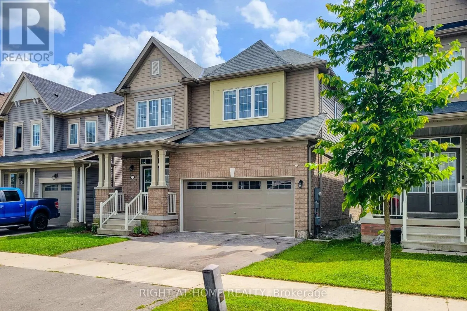 11 ESTHER CRESCENT