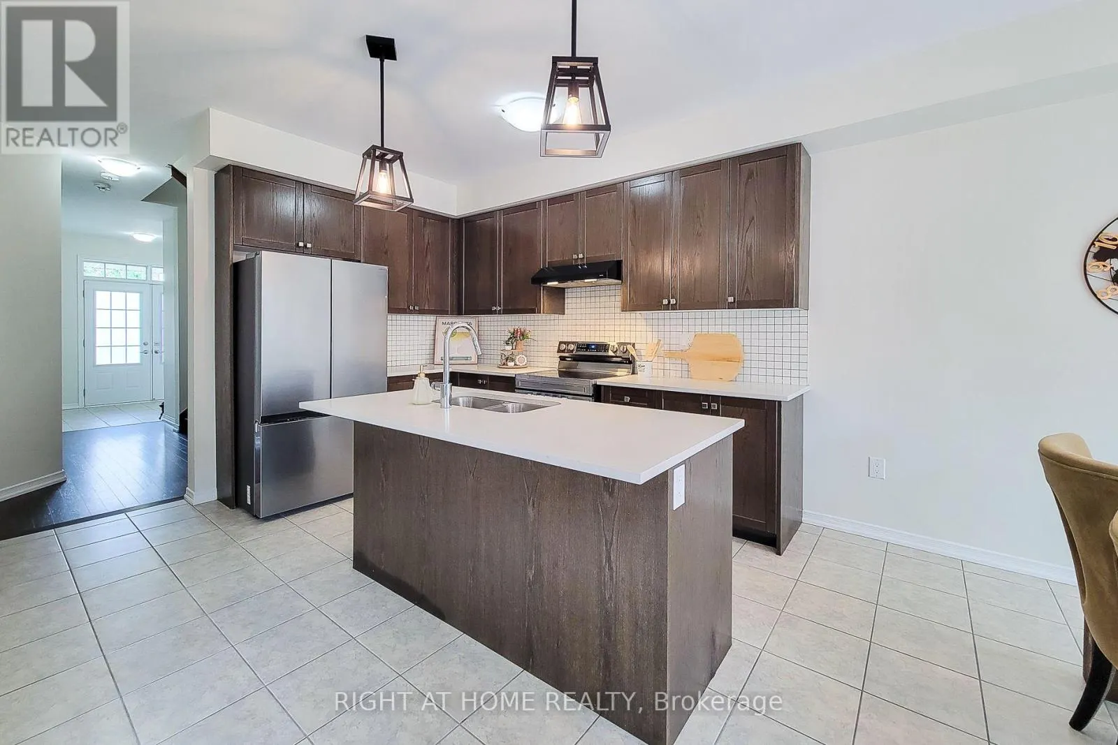 11 ESTHER CRESCENT