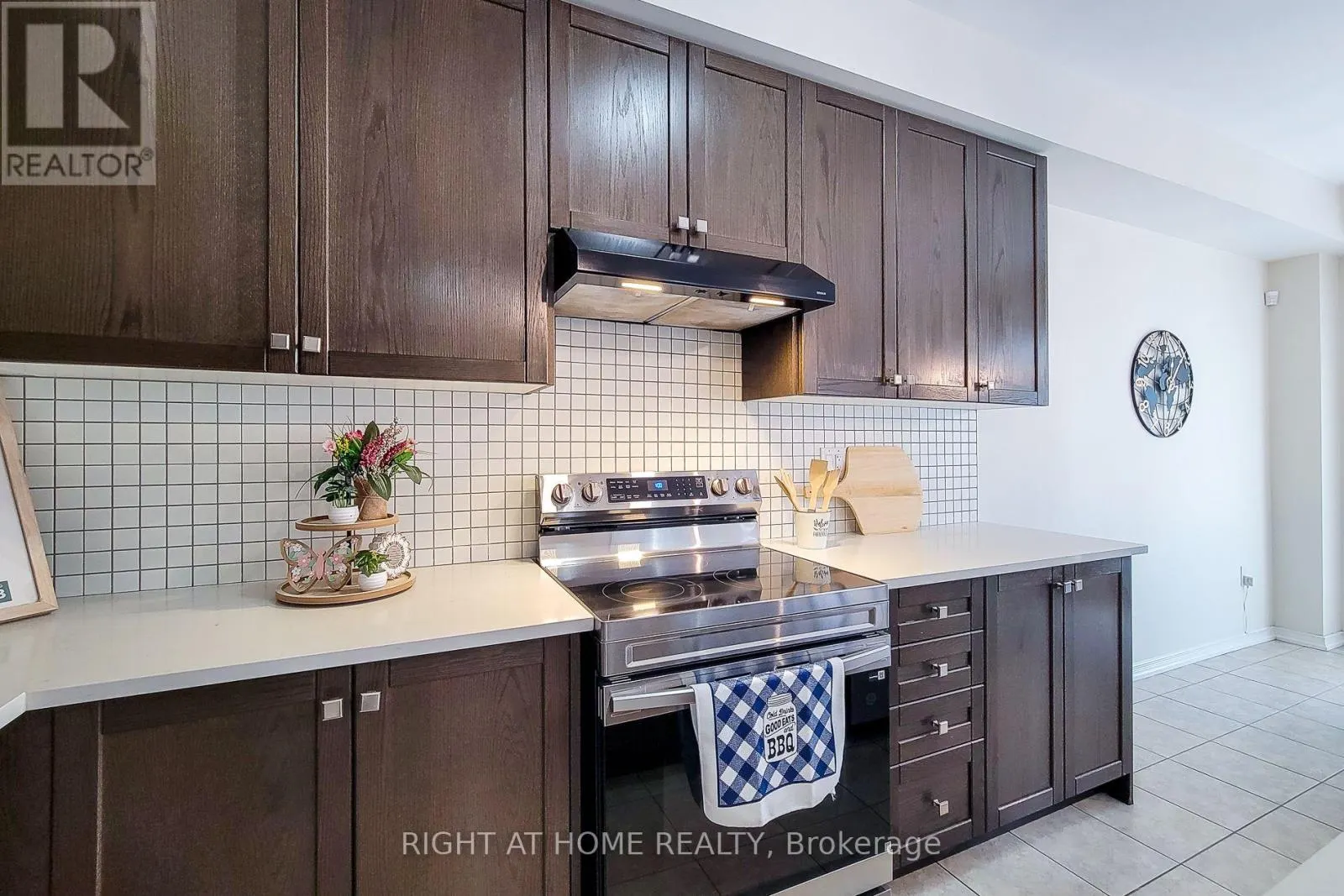 11 ESTHER CRESCENT