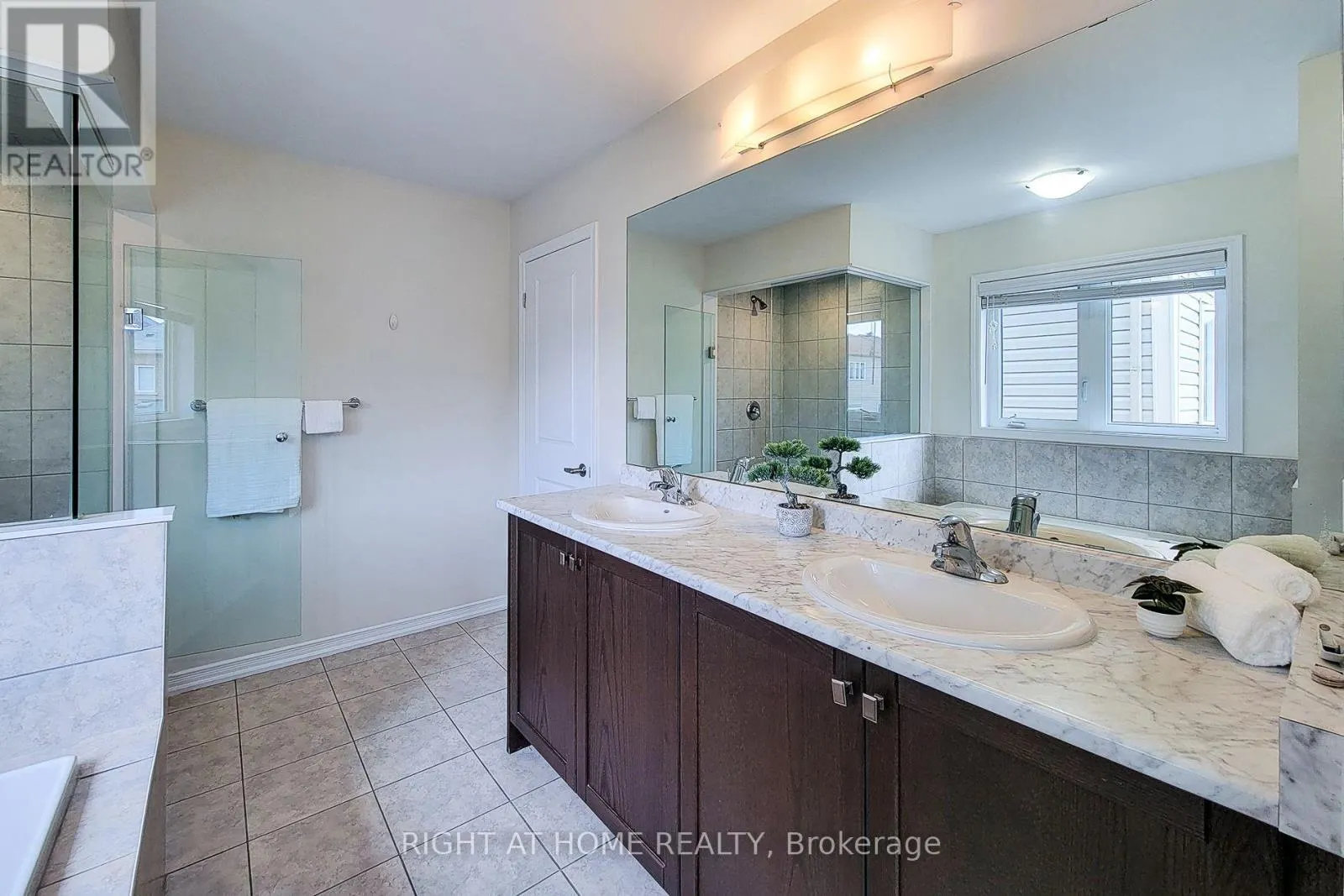 11 ESTHER CRESCENT