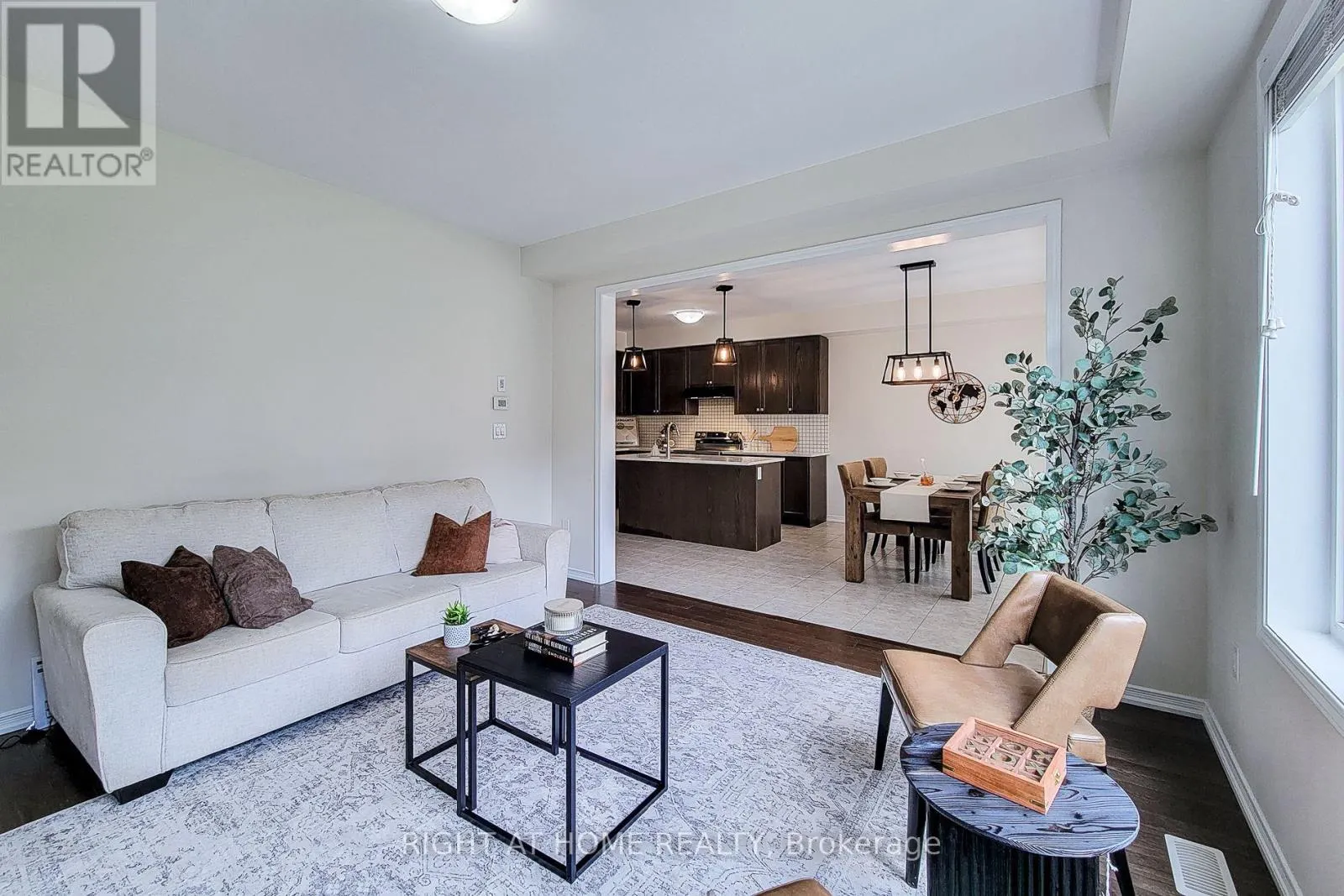 11 ESTHER CRESCENT