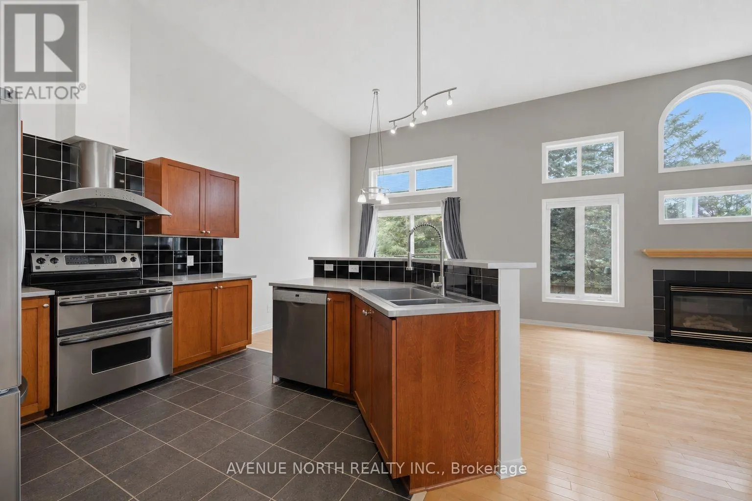 141 GLADEVIEW PRIVATE