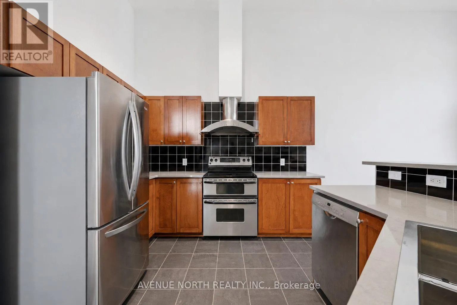 141 GLADEVIEW PRIVATE