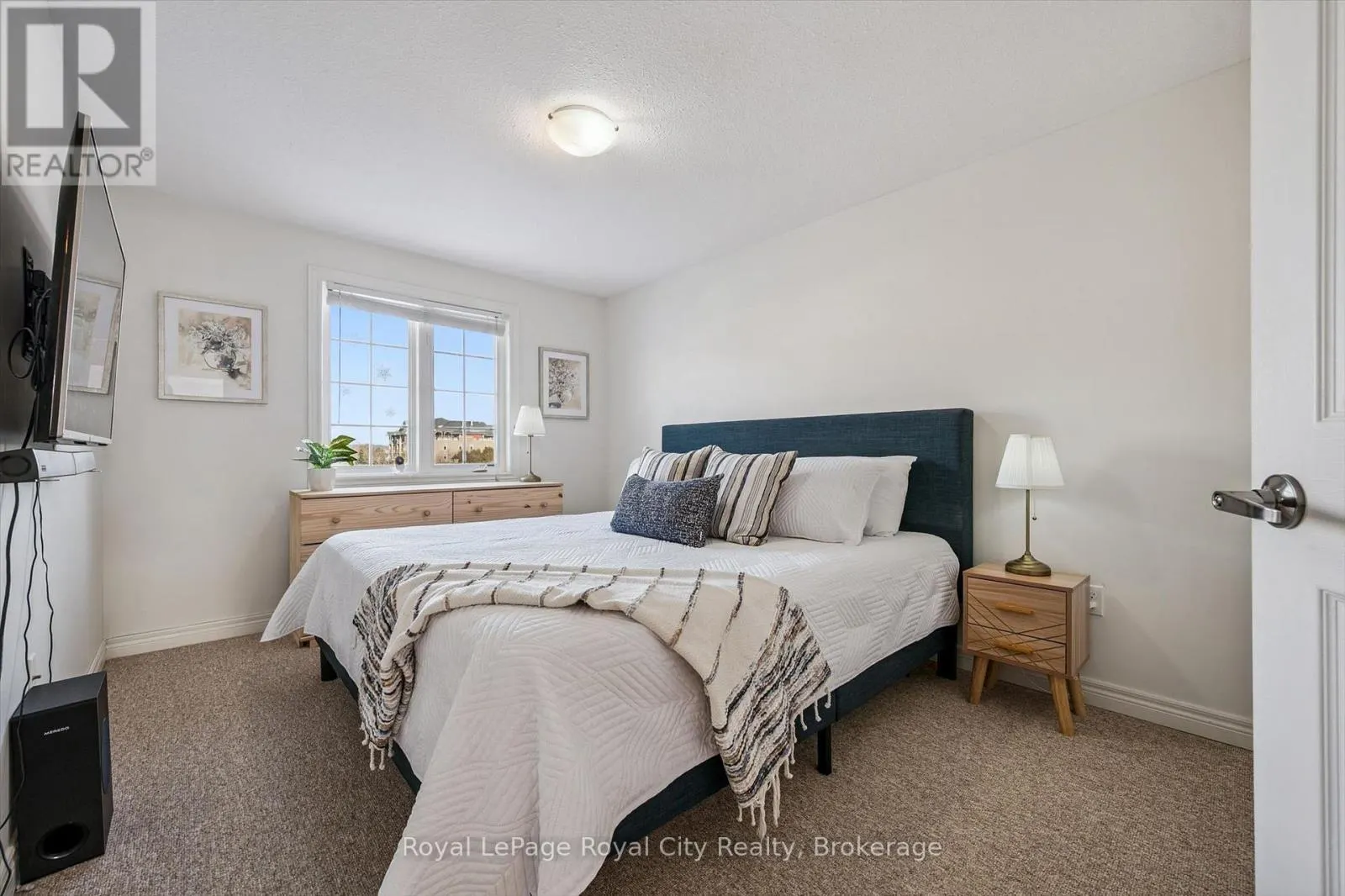 6 - 361 ARKELL ROAD #6