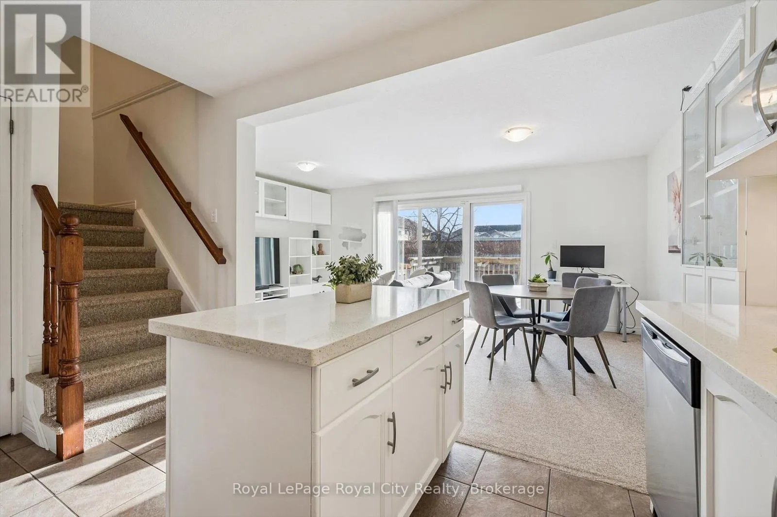 6 - 361 ARKELL ROAD #6