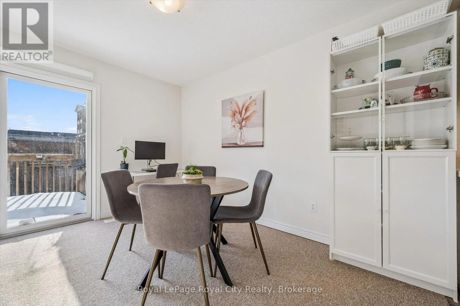6 - 361 ARKELL ROAD #6