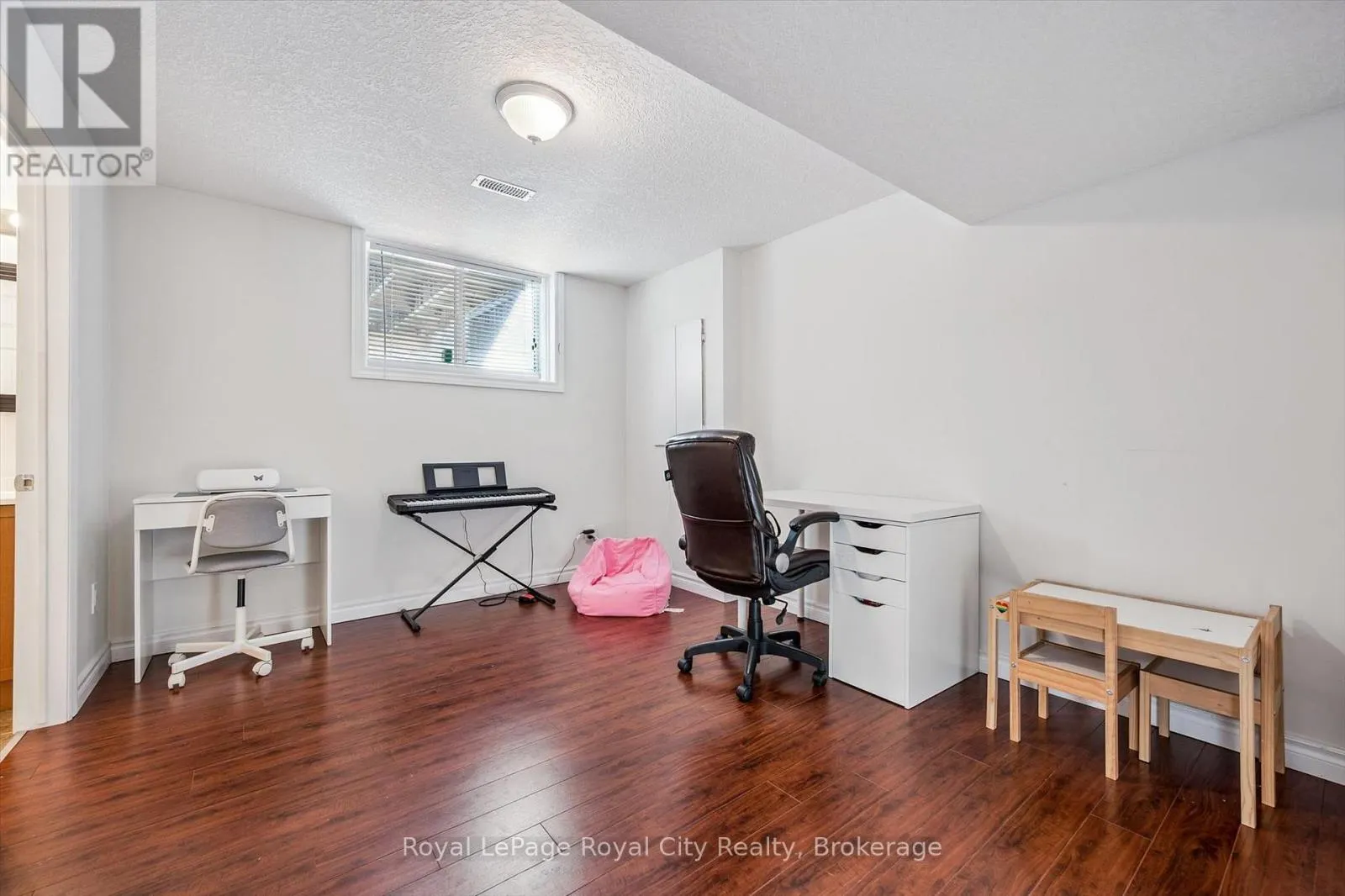 6 - 361 ARKELL ROAD #6