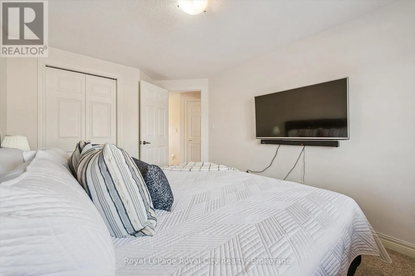 6 - 361 ARKELL ROAD #6