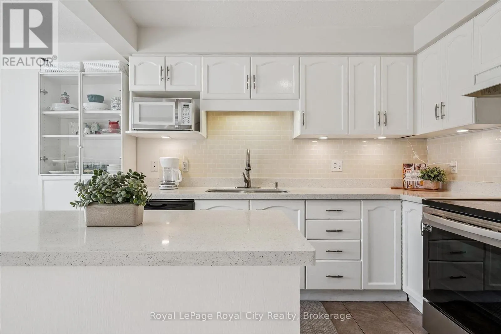 6 - 361 ARKELL ROAD #6
