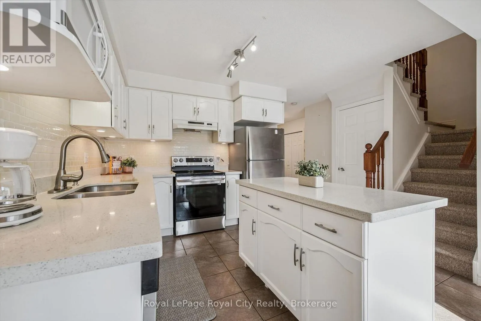 6 - 361 ARKELL ROAD #6