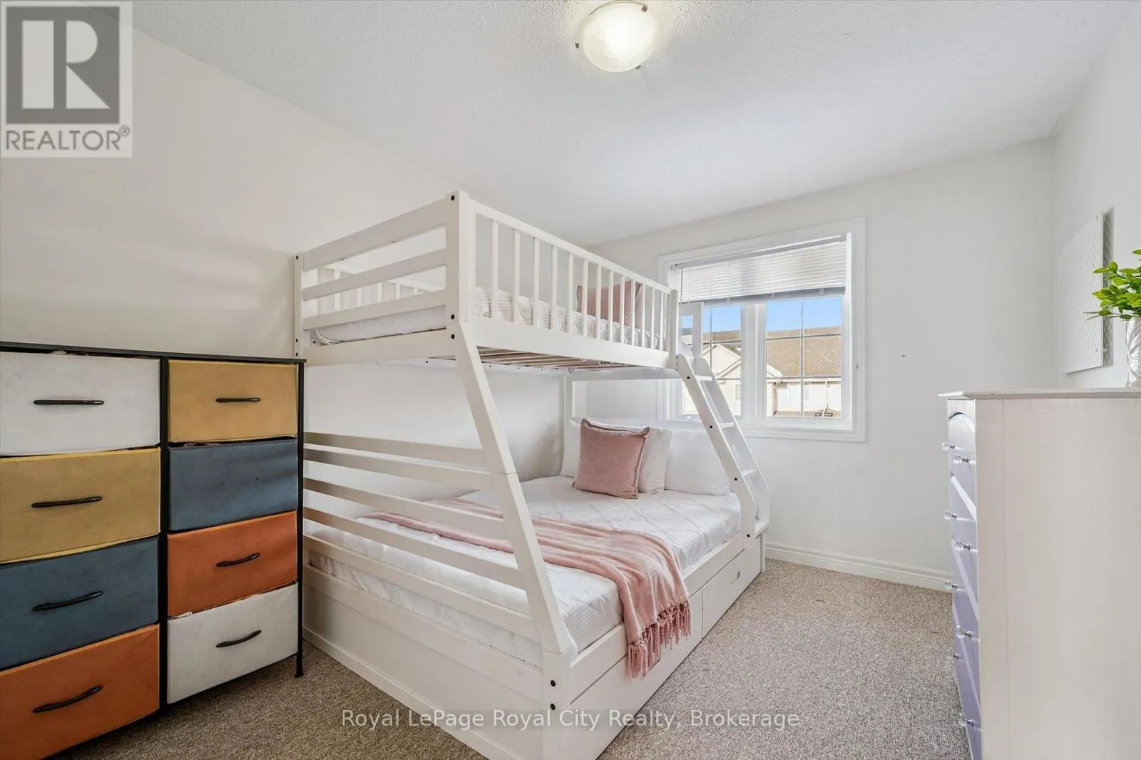 6 - 361 ARKELL ROAD #6