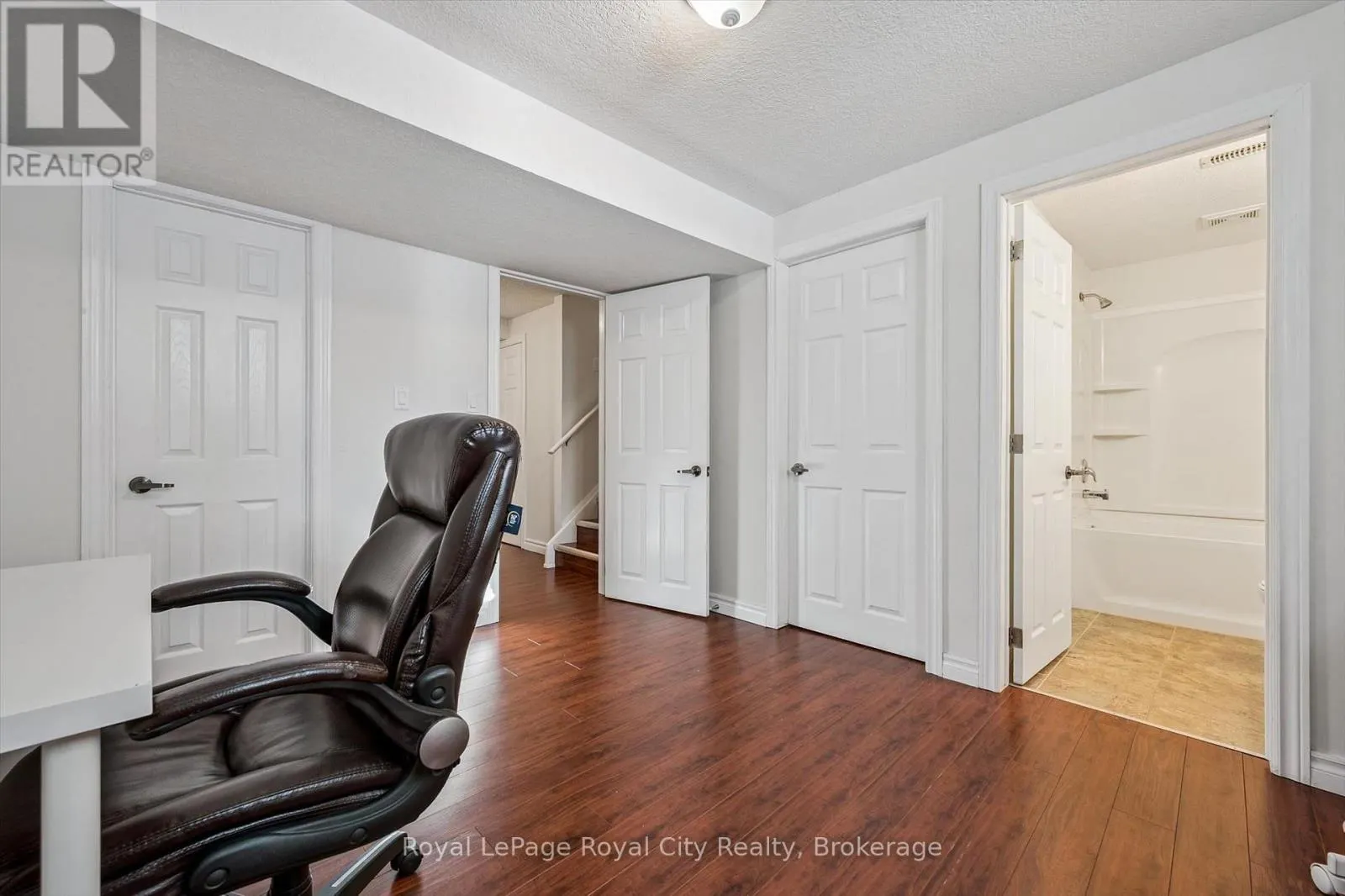 6 - 361 ARKELL ROAD #6