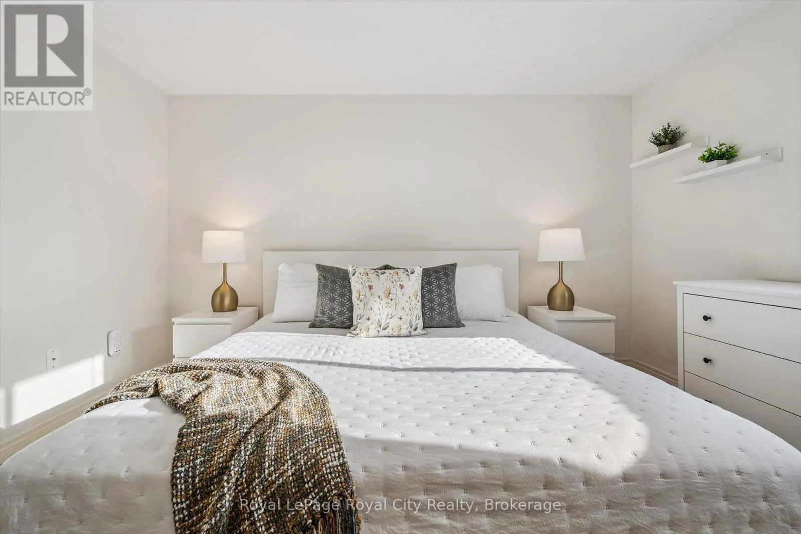 6 - 361 ARKELL ROAD #6