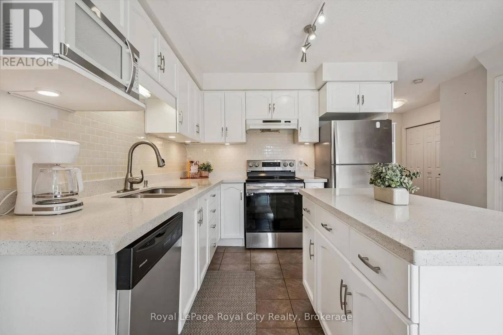 6 - 361 ARKELL ROAD #6