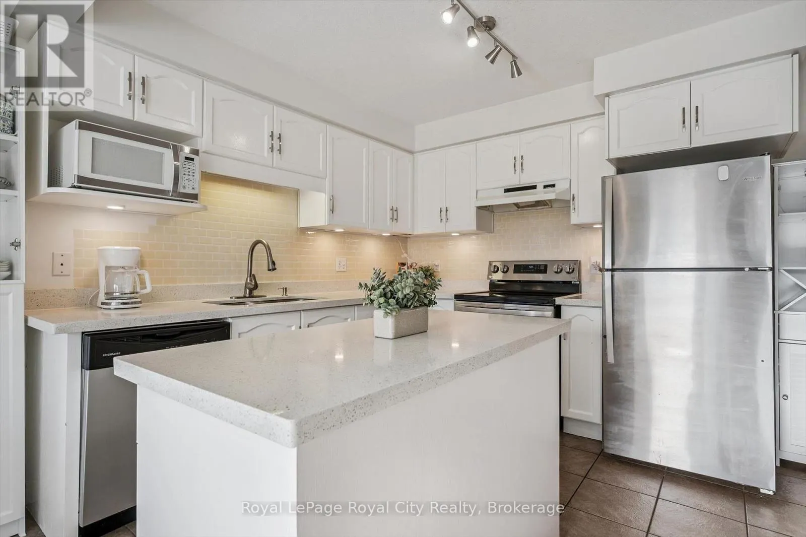 6 - 361 ARKELL ROAD #6