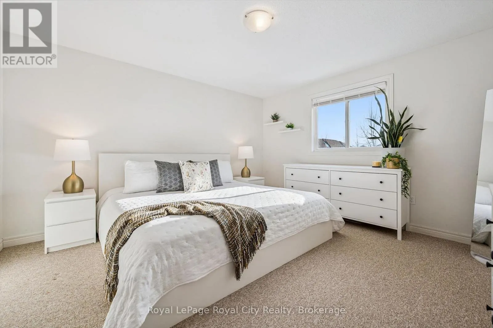 6 - 361 ARKELL ROAD #6