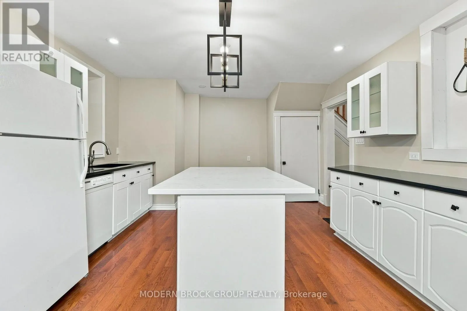 322 KING STREET W