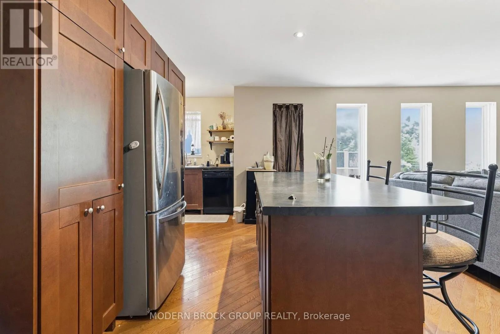 322 KING STREET W