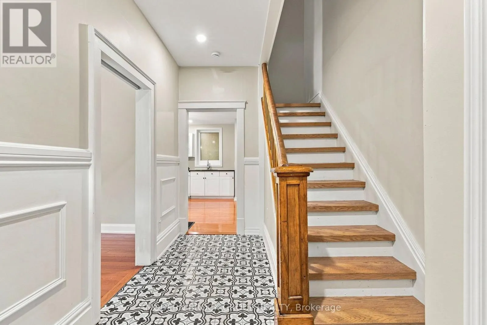 322 KING STREET W