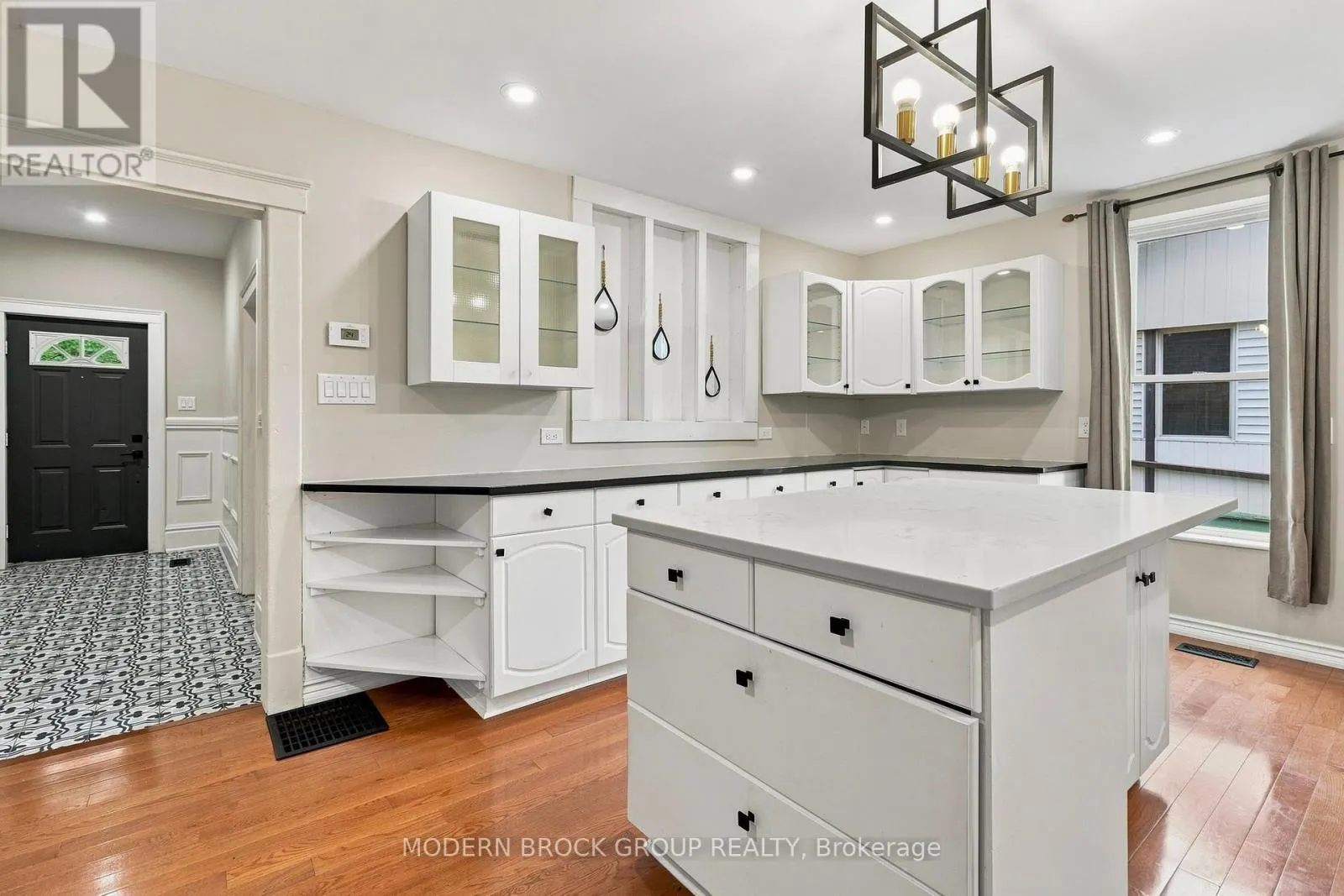 322 KING STREET W