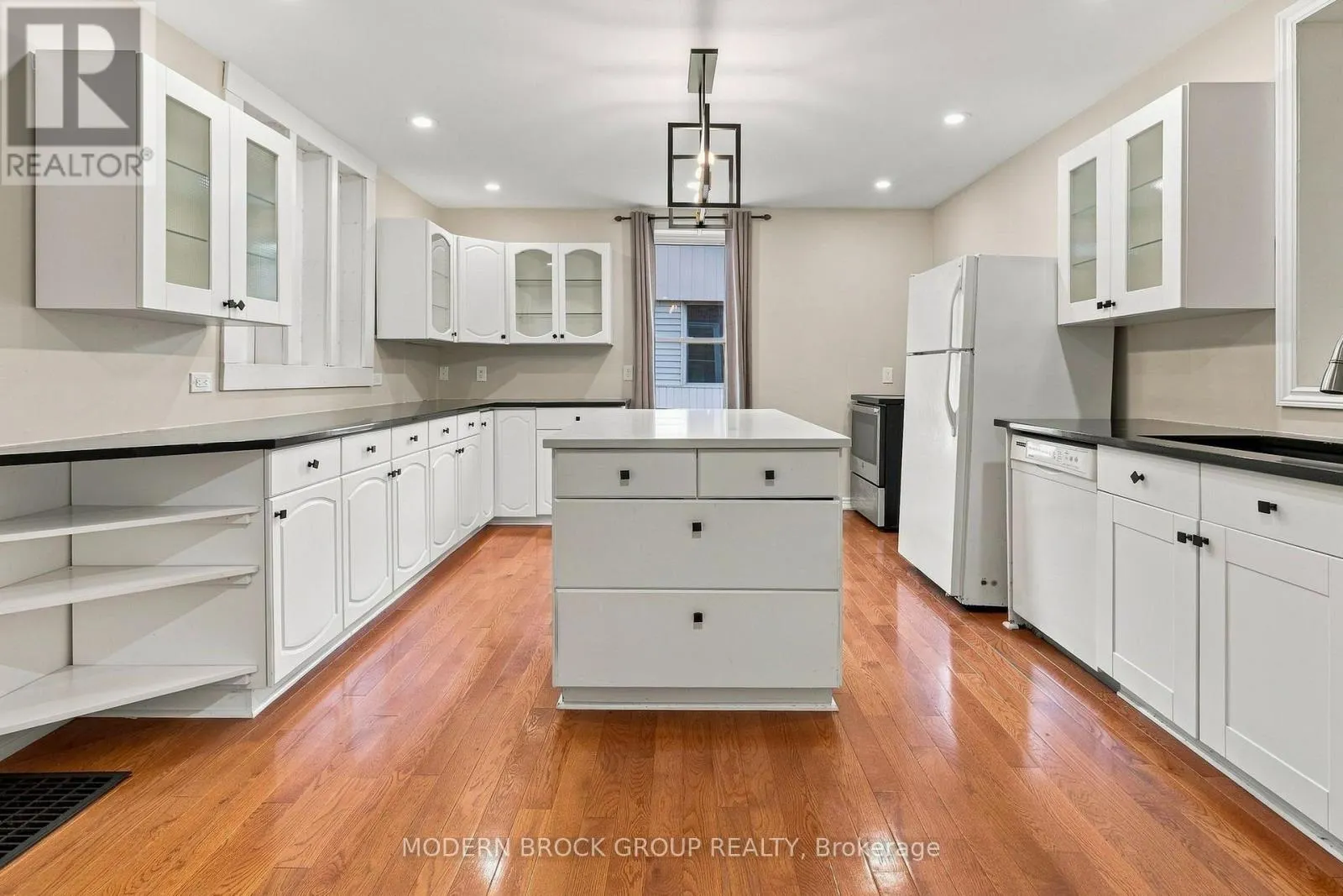 322 KING STREET W