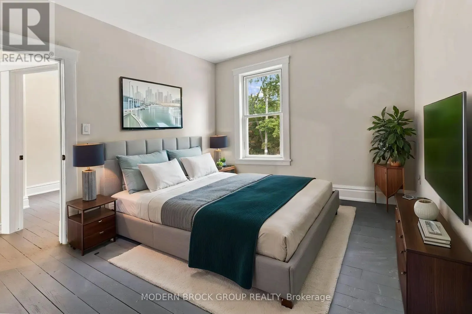 322 KING STREET W