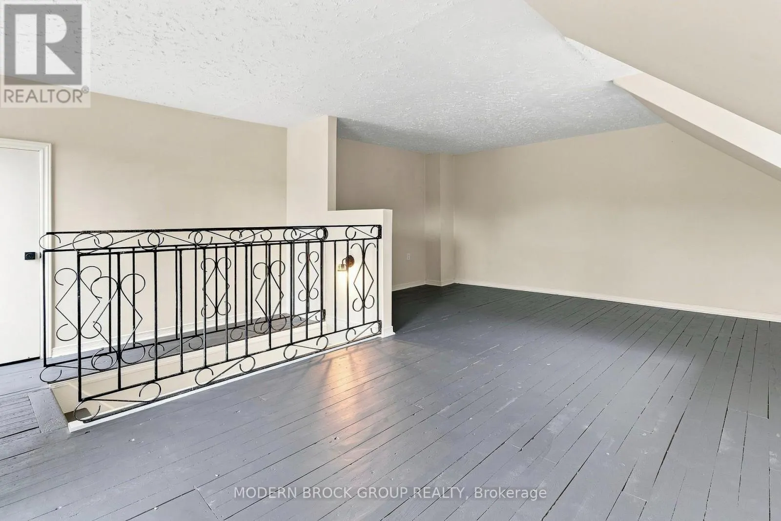 322 KING STREET W