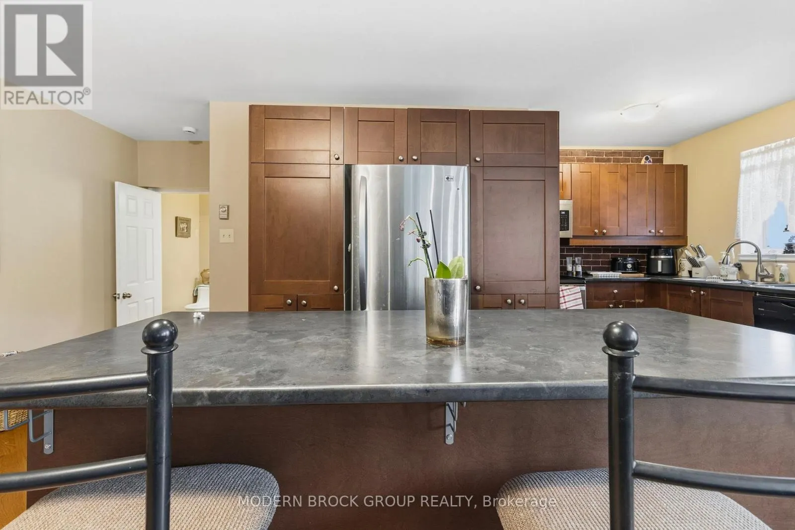 322 KING STREET W
