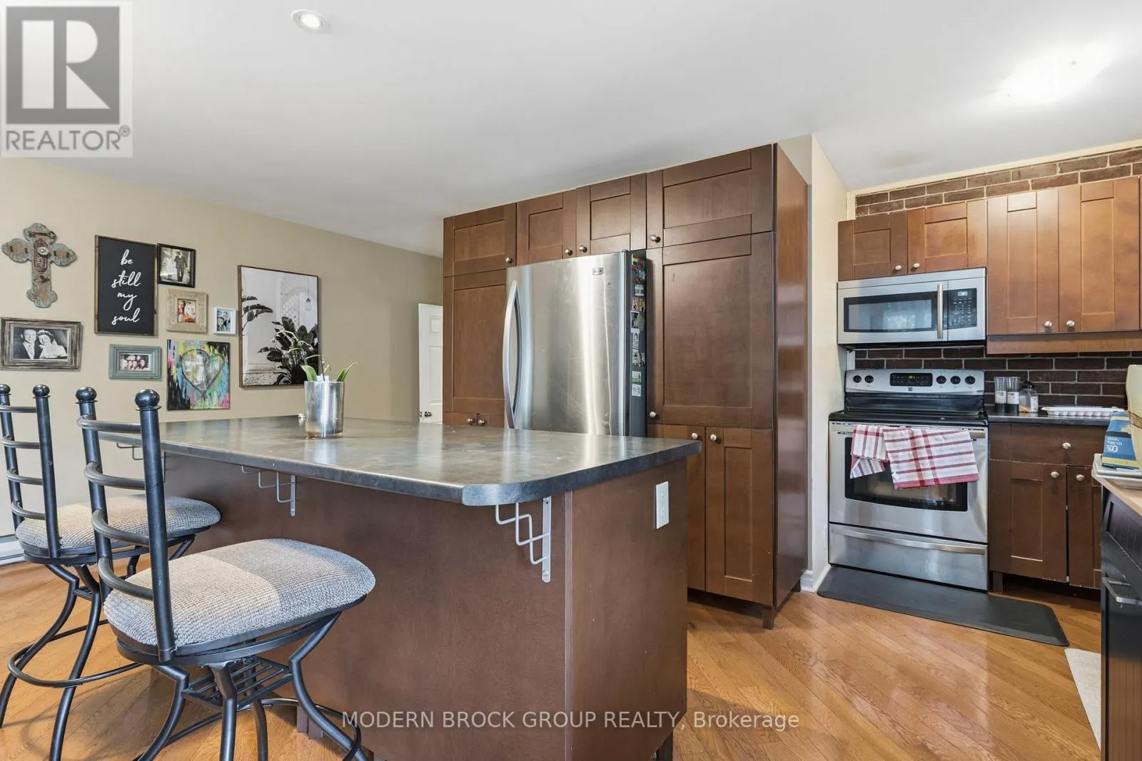 322 KING STREET W
