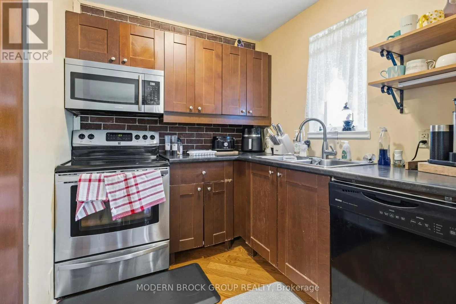 322 KING STREET W