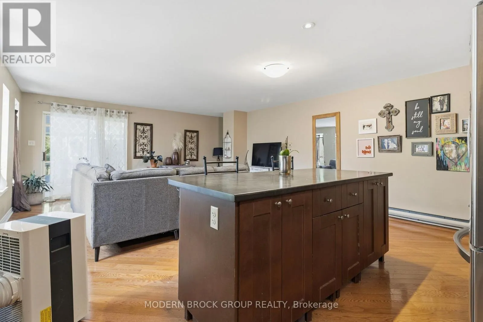 322 KING STREET W