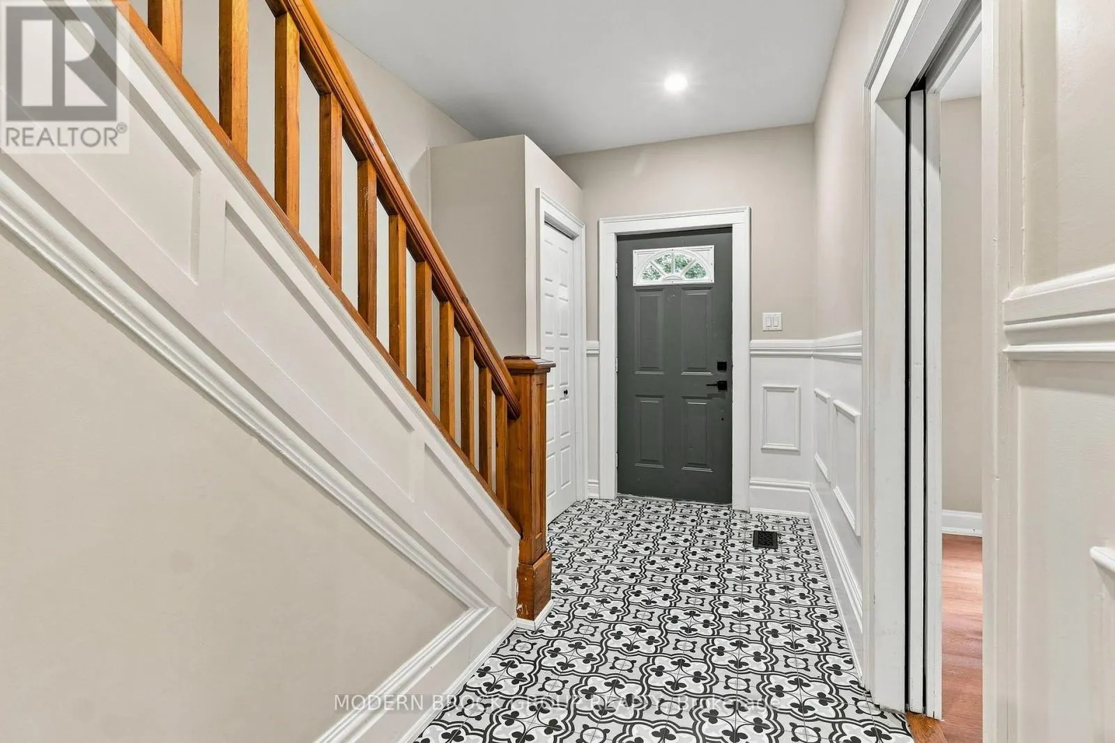 322 KING STREET W