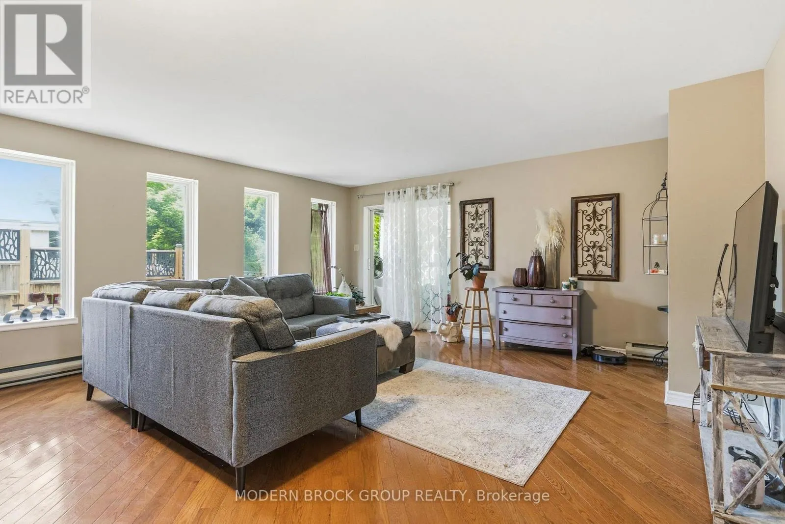 322 KING STREET W