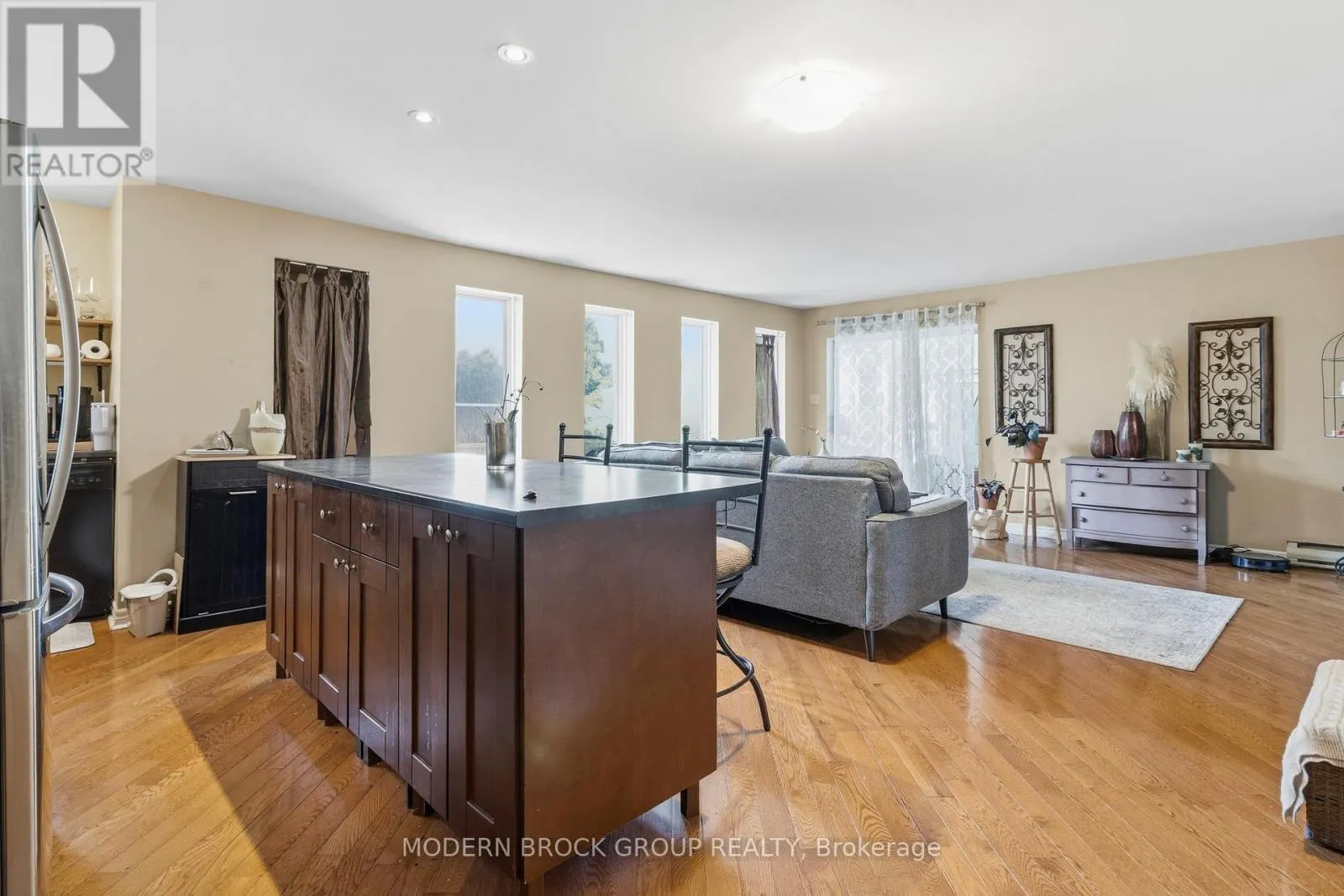 322 KING STREET W