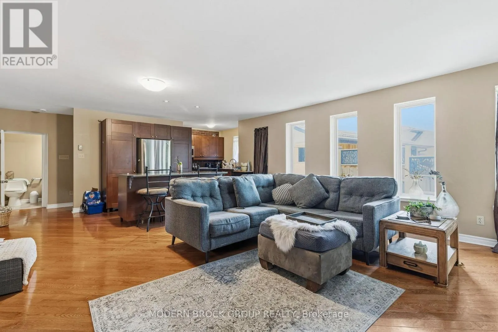 322 KING STREET W