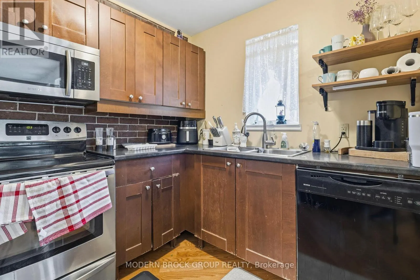 322 KING STREET W