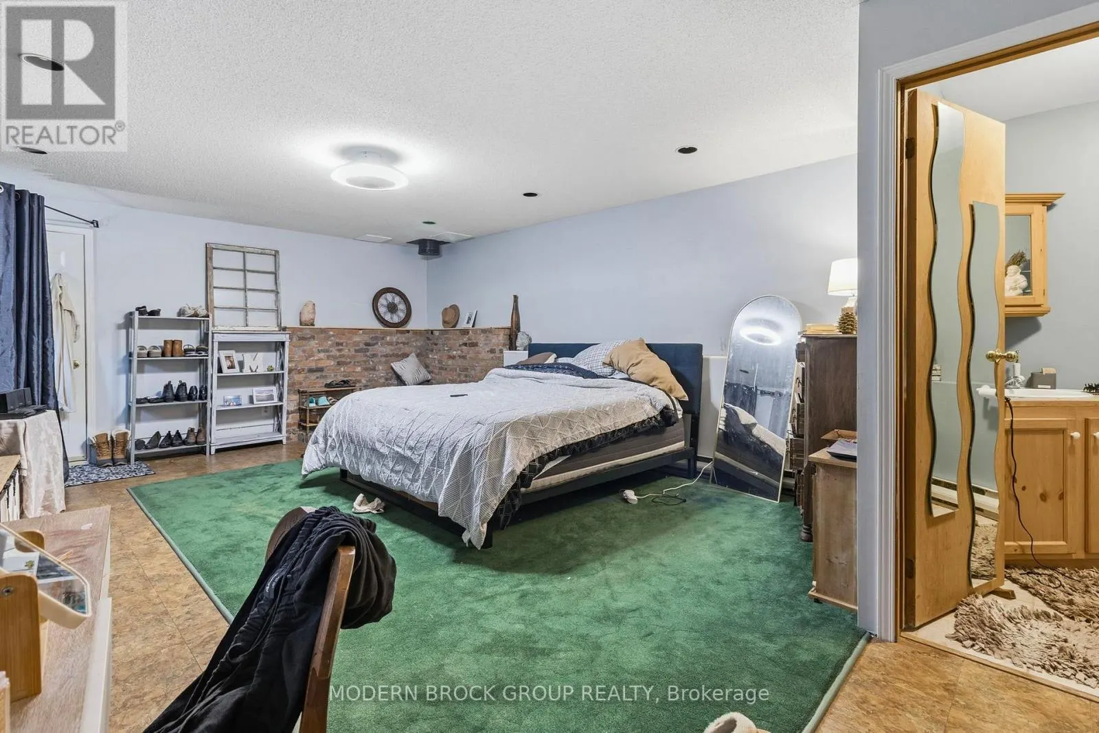 322 KING STREET W