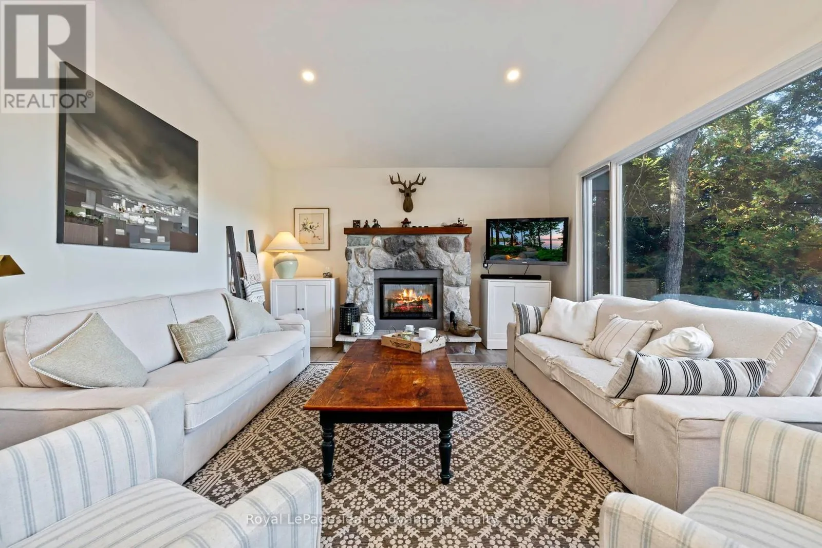 8 FIREFLY WAY