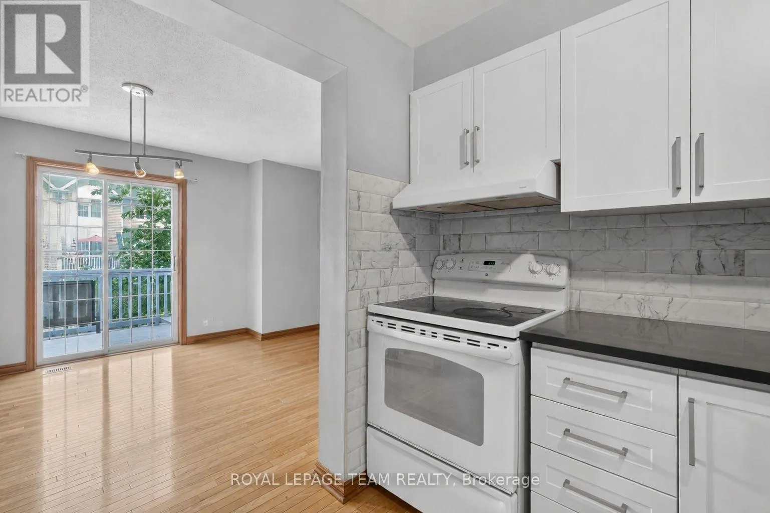 100 - 78 CASTLEGREEN PRIVATE