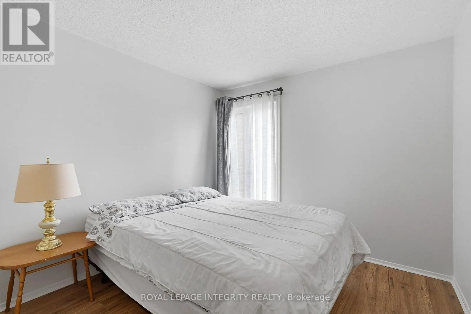 4 - 890 CAHILL DRIVE W