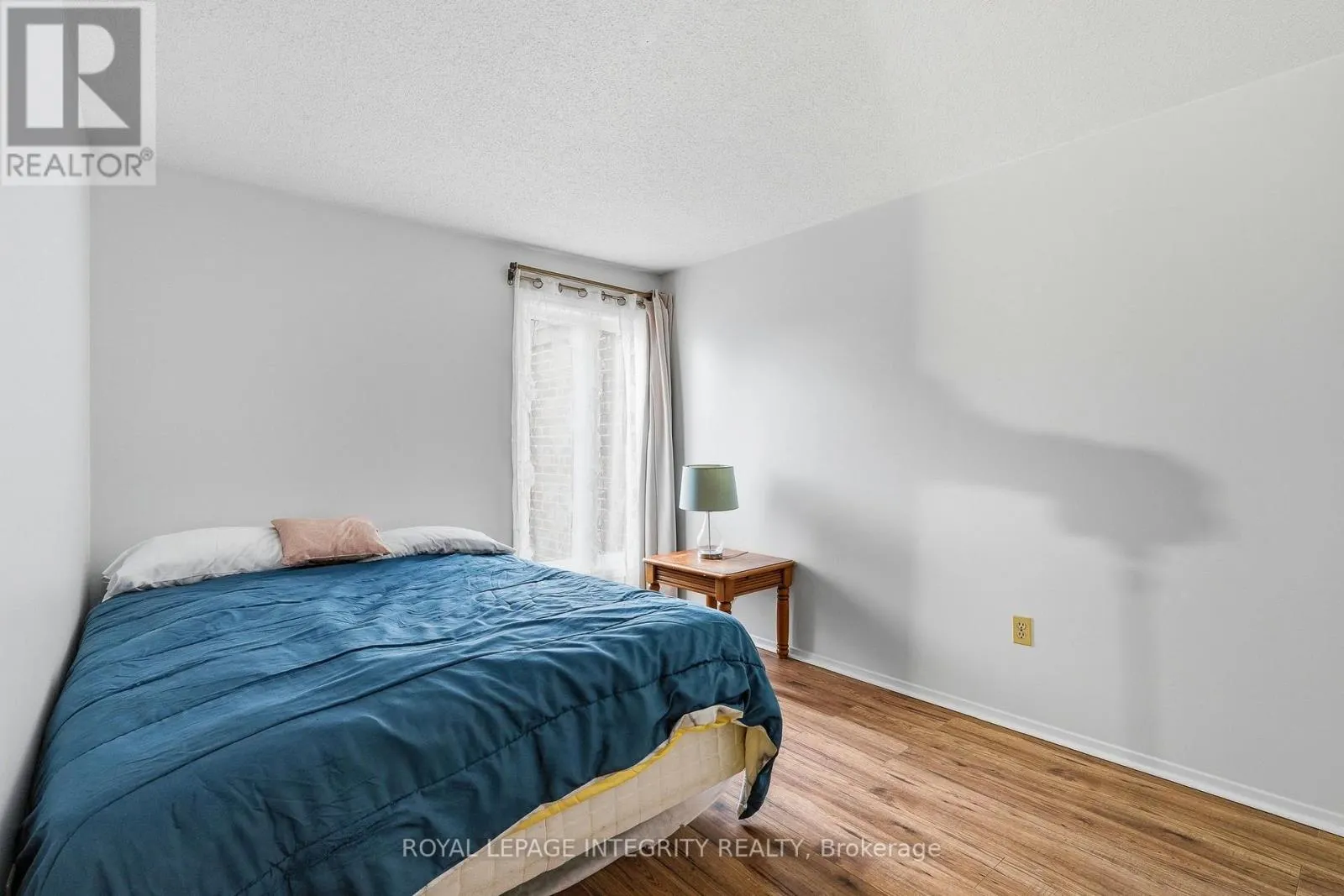 4 - 890 CAHILL DRIVE W