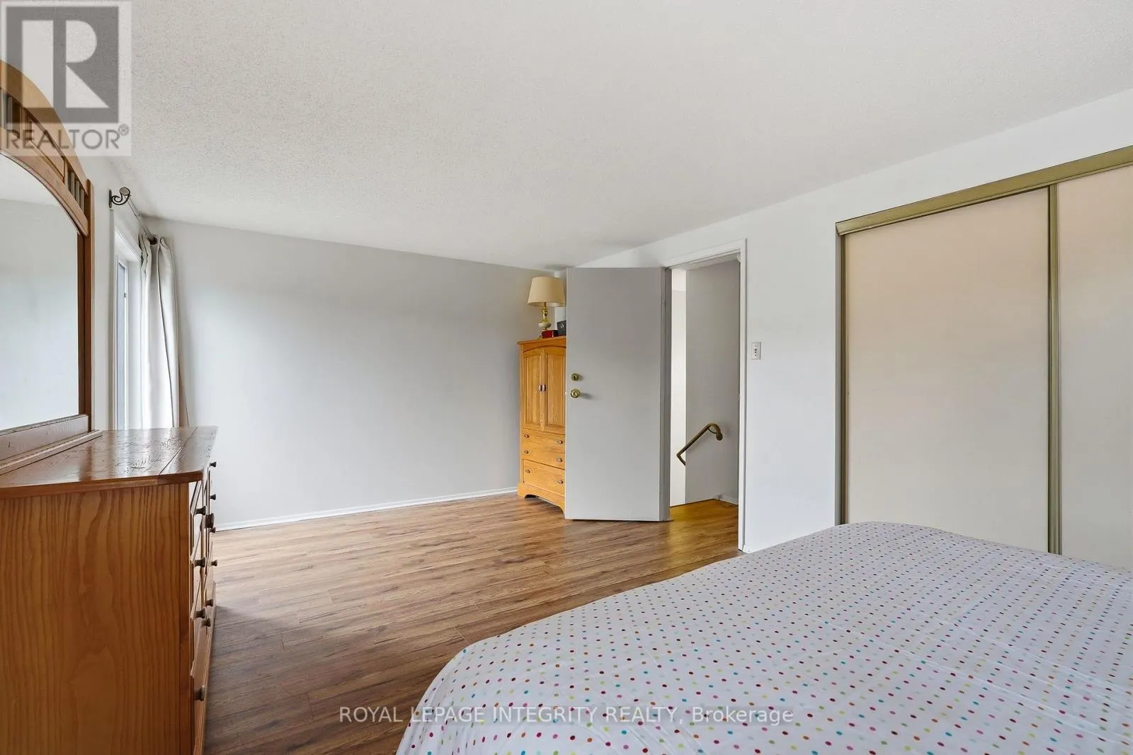 4 - 890 CAHILL DRIVE W