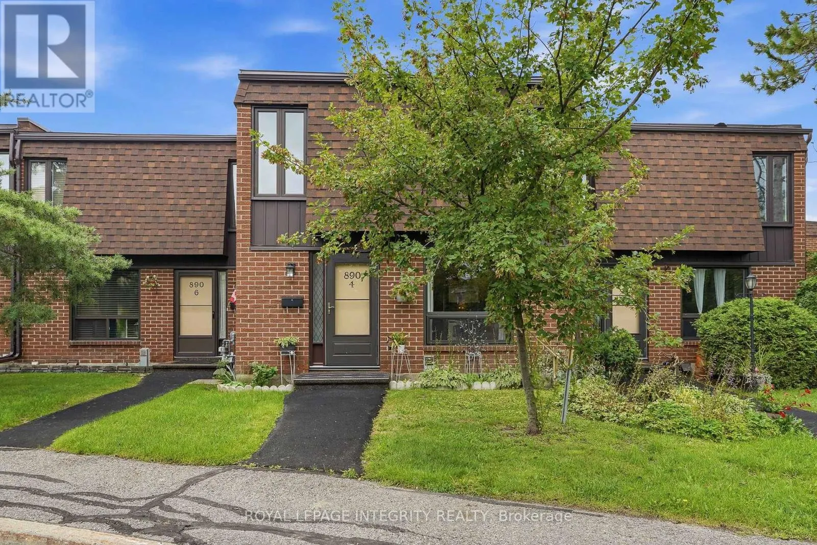 4 - 890 CAHILL DRIVE W