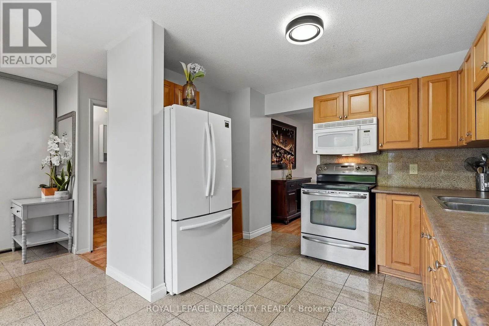 4 - 890 CAHILL DRIVE W