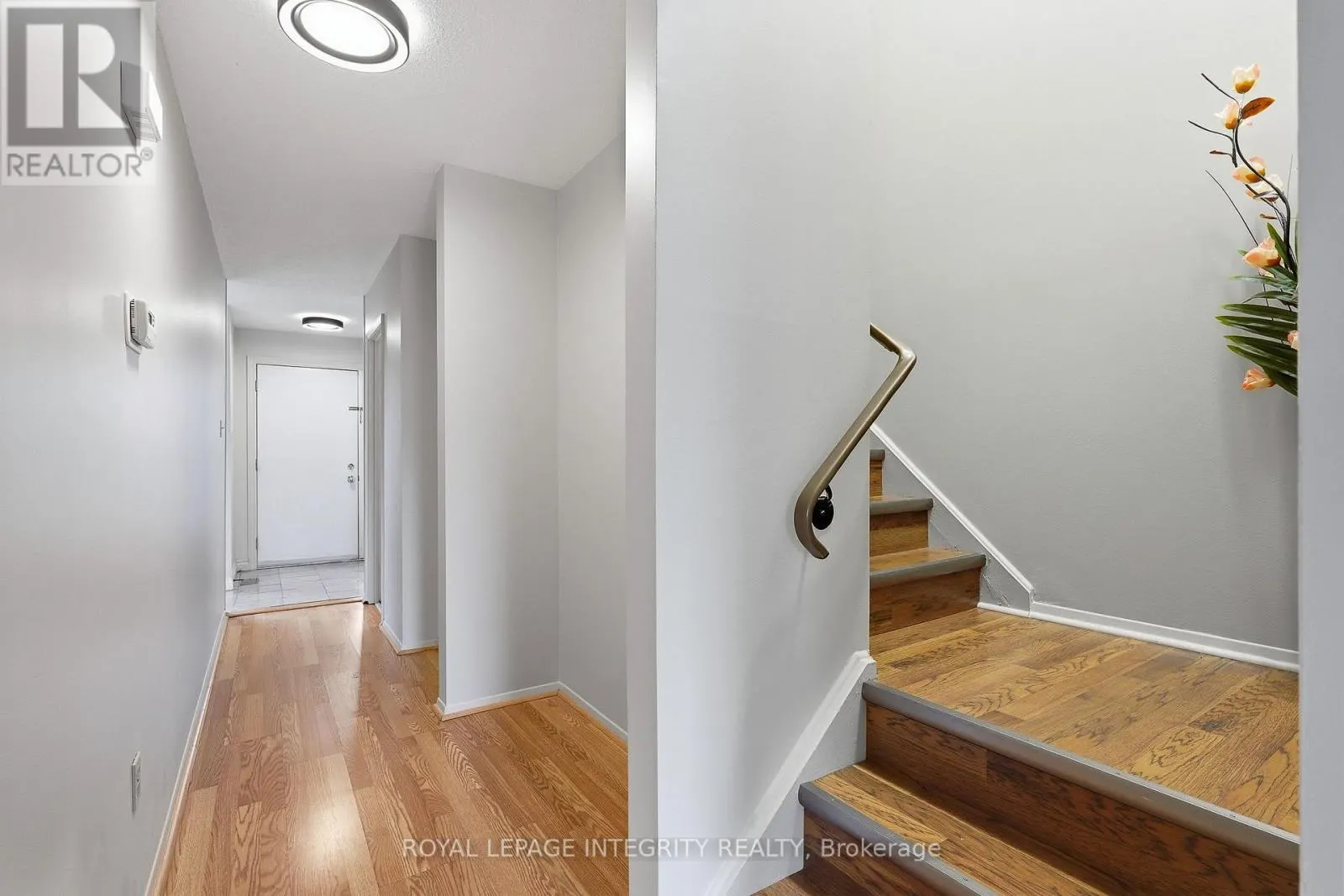4 - 890 CAHILL DRIVE W